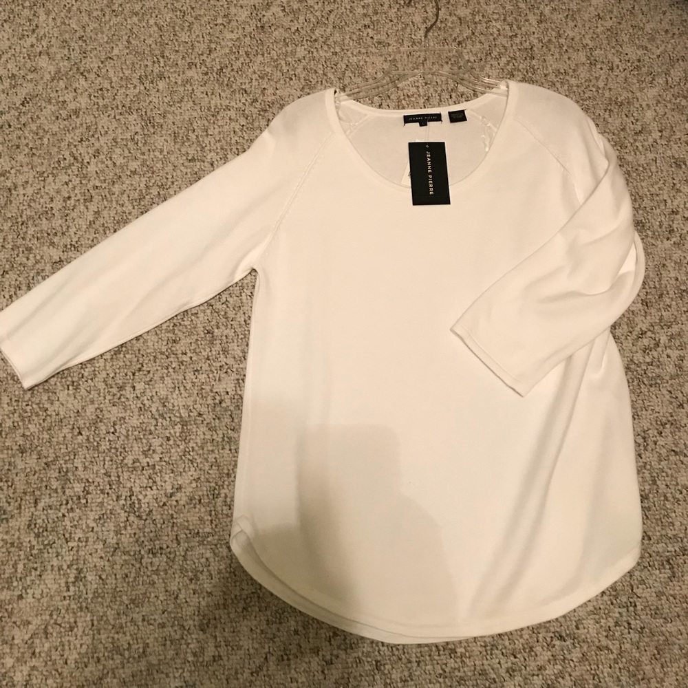 Brand new!! Never worn!White 3/4 sleeve sweater-